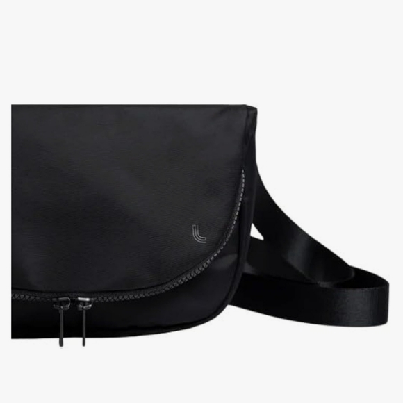 LOLE Crossbody Bag, Black, Unisex - Picture 2 of 6